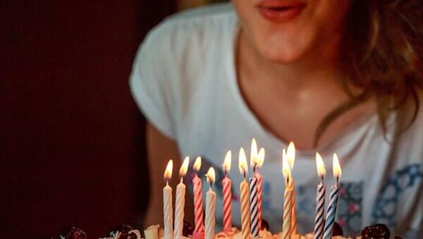 Doğum günü pastası, doğum günü, mum üfleme - Sputnik Türkiye