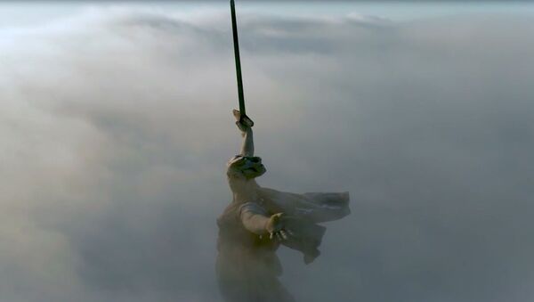 'Anavatan çağırıyor' heykeli bulutlara büründü - Sputnik Türkiye
