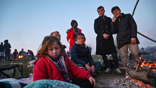 Mülteciler günlerdir  Meriç Nehri kıyısında Yunanistan'a geçmek için bekliyor - Sputnik Türkiye