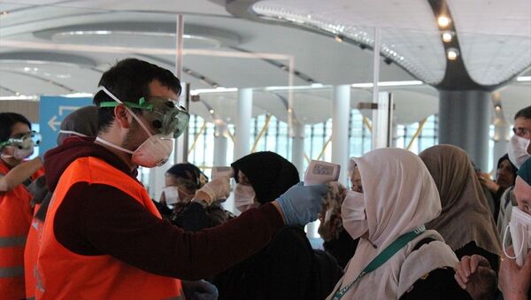Umre seyahatinden dönen yolculara İstanbul Havalimanı'nda sağlık taraması - Sputnik Türkiye