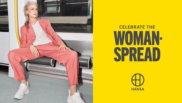 İsveç'in Malmö kentinde Hansa'nın 'Kadınların yayılmasını kutlamak' kampanyasından bir görüntü - Sputnik Türkiye