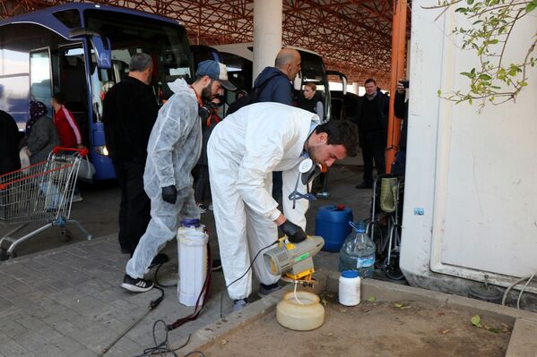 Selimiye Camisi koronavirüs tehlikesine karşı dezenfekte edildi - Sputnik Türkiye