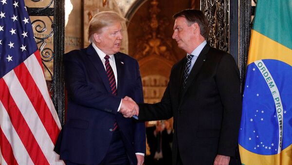 ABD Başkanı Donald Trump'ın Mar-a-Lago'da ağırlayıp el sıkıştığı Brezilya Devlet Başkanı Jair Bolsonaro'nun heyetindeki bir bakanda koronavirüs çıkmıştı. - Sputnik Türkiye