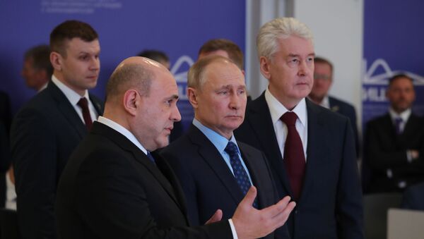 Rusya Devlet Başkanı Vladimir Putin, bugün koronavirüsle ilgili durumu gözlemlemeye yönelik bilgi merkezini ziyaret etti. - Sputnik Türkiye