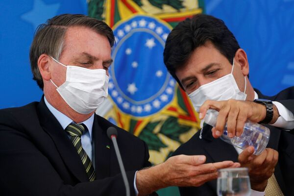  Brezilya'da Devlet Başkanı Jair Bolsonaro koronavirüs salgınıyla ilgili yaklaşımı dolayısıyla protesto edildi - Sputnik Türkiye