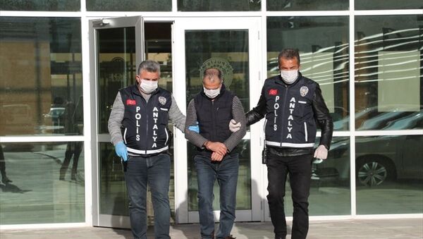 Polislere Koronalıyım diyerek tüküren kişi tutuklandı - Sputnik Türkiye