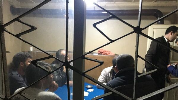 Manisa'da ev kiralayıp kumar oynayan ve piknik yapan 20 kişiye 63 bin lira ceza - Sputnik Türkiye