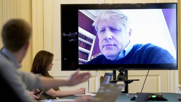  İngiltere Başbakanı Boris Johnson, koronavirüsle ilgili toplantıya telekonferans aracılığıyla katıldı. - Sputnik Türkiye