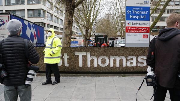 İngiltere Başbakanı Boris Johnson, Londra'daki St Thomas Hastanesi’nde doktor gözetiminde tutuluyor. - Sputnik Türkiye
