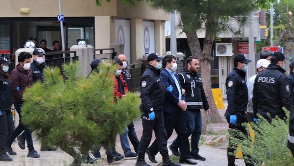 Yeşilova Belediye Başkanı ve eşine yönelik silahlı saldırıya ilişkin gözaltına alınan 11 kişi - Sputnik Türkiye