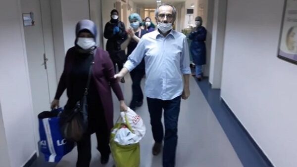 Yoğun bakımda kalbi duran Kovid-19 hastası taburcu oldu - Sputnik Türkiye
