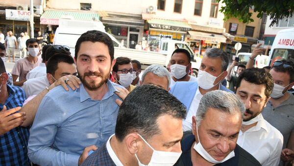 Adana'da Yüreğir Kaymakamlığı'na bağlı Vefa Sosyal Destek Grubu ekiplerine yapılan saldırı - Sputnik Türkiye