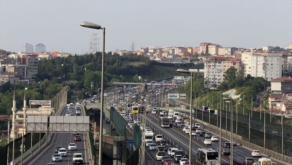  İstanbul'da yaklaşık 2 ayın en yoğun trafiği yaşanıyor - Sputnik Türkiye