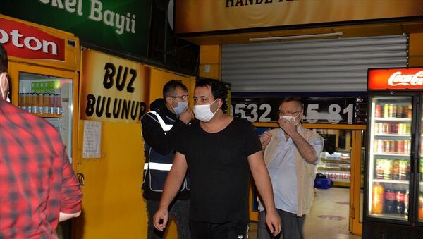 Polisin çilingirle girdiği tekel bayisi yine satış yaparken yakalandı - Sputnik Türkiye