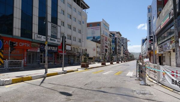 Türkiye genelinde uygulanan sokağa çıkma kısıtlaması nedeniyle Van’da cadde ve sokaklar - Van - Sputnik Türkiye