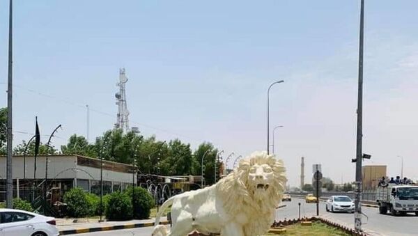 Irak’ın Necef kentinde bulunan, yüksek maliyeti ve çirkin yapısıyla alay konusu olan aslan heykeline ilişkin Necef Belediyesi’nden açıklama geldi. Belediye, heykelin 420 dolara mal olduğunu açıkladı. - Sputnik Türkiye