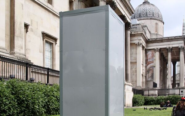 İngiltere'nin başkenti Londra'da ırkçılık karşıtı yeni gösteriler öncesi eski İngiltere Kralı 2. James’in Trafalgar Meydanında bulunan heykeli metal plakalarla çevrilerek korumaya alındı. - Sputnik Türkiye