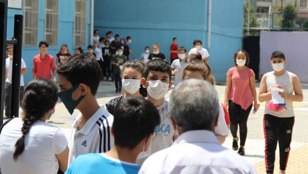Kovid-19 vakalarının arttığı Diyarbakır’da da yapılan LGS sınavına 47 bin öğrenci 441 okulda sınava girdi. - Sputnik Türkiye