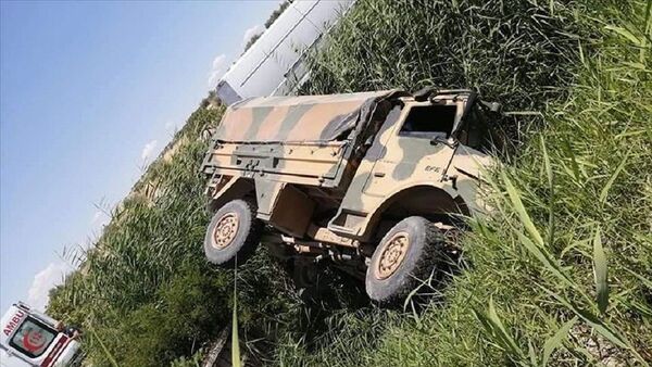Gaziantep'te askeri araç devrildi - Sputnik Türkiye