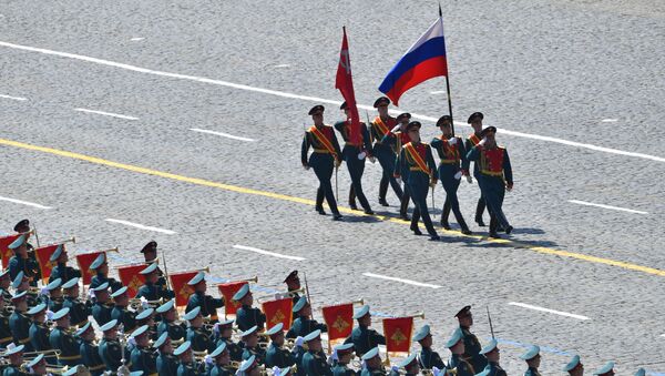 Kızıl Meydan’daki askeri geçit töreni. - Sputnik Türkiye