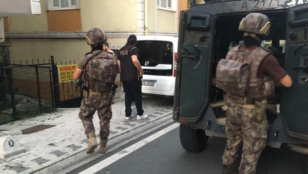 İstanbul'da Özel Harekat destekli torbacı operasyonu: 55 gözaltı - Sputnik Türkiye