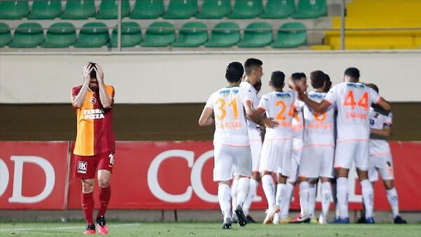 Süper Lig'in 31. haftasında Aytemiz Alanyaspor'a 4-1 yenilen Galatasaray'ın matematiksel olarak ilk 2'ye girme şansı kalmadı. - Sputnik Türkiye
